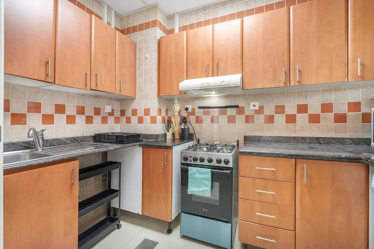 Cozy & Simple 1-Bedroom Flat In Dubai Marina Apartment