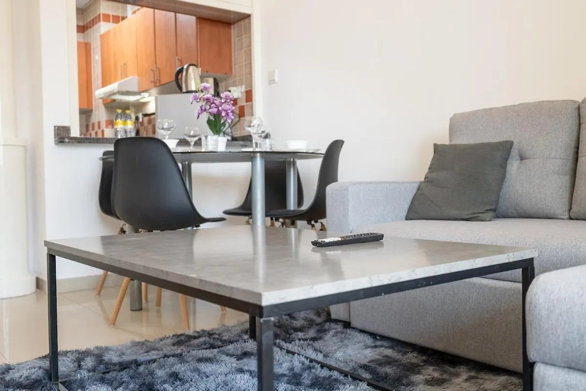 Cozy & Simple 1-Bedroom Flat In Dubai Marina
