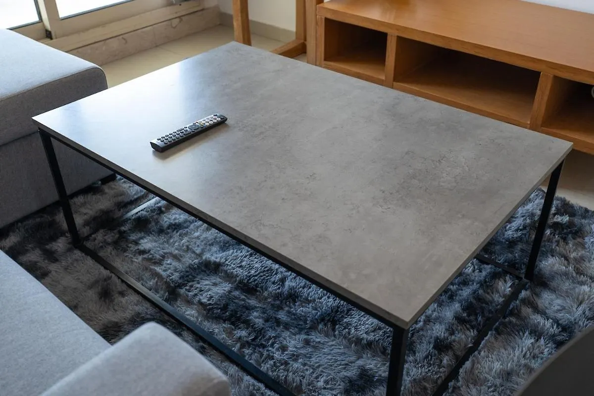 Cozy & Simple 1-Bedroom Flat In Dubai Marina Apartment