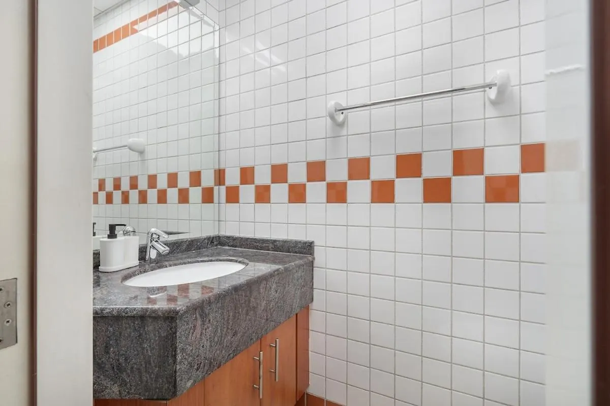 Cozy & Simple 1-Bedroom Flat In Dubai Marina