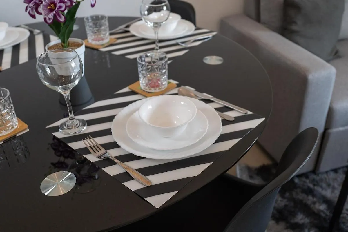 Cozy & Simple 1-Bedroom Flat In Dubai Marina Апартаменты