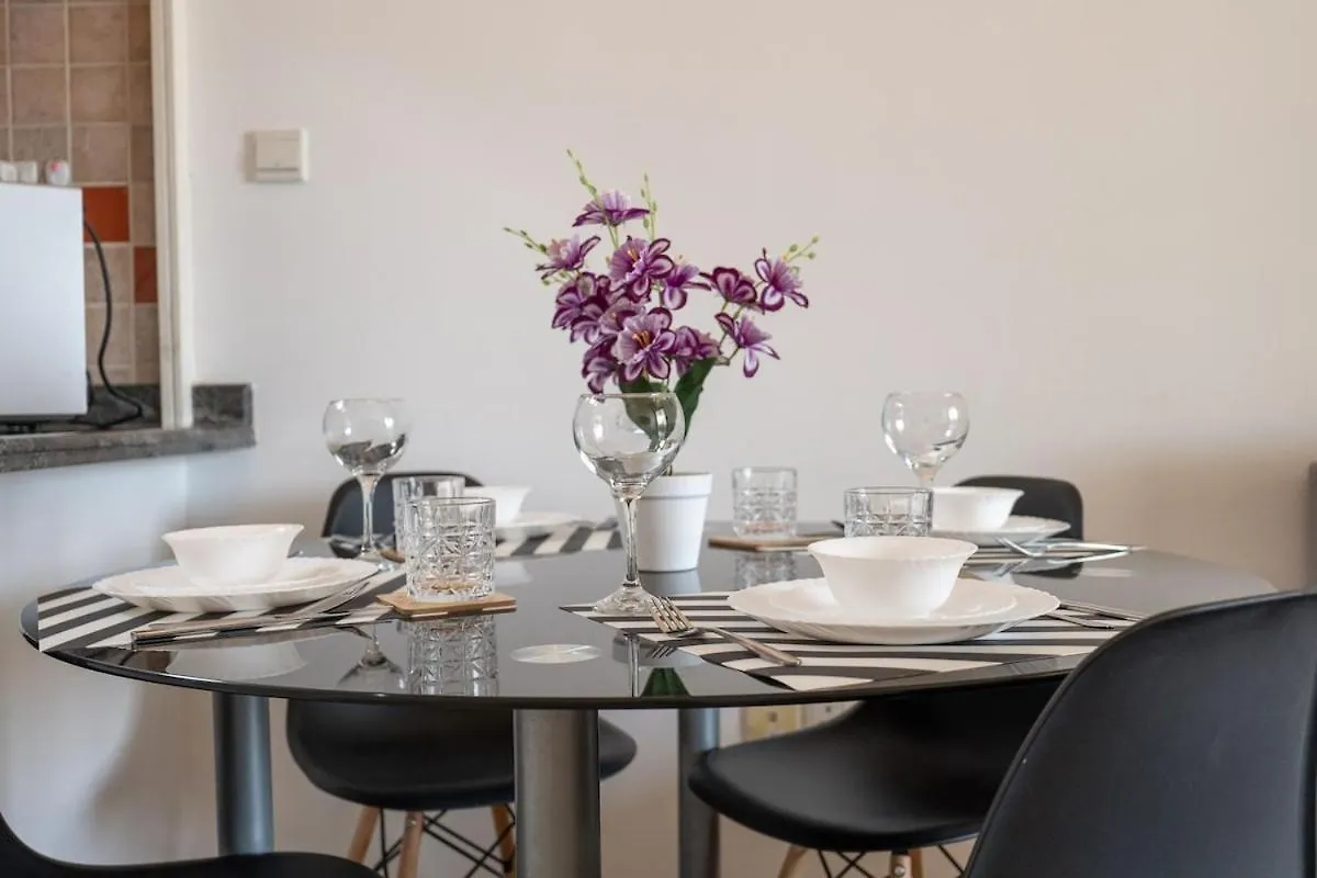 Апартаменты Cozy & Simple 1-Bedroom Flat In Dubai Marina
